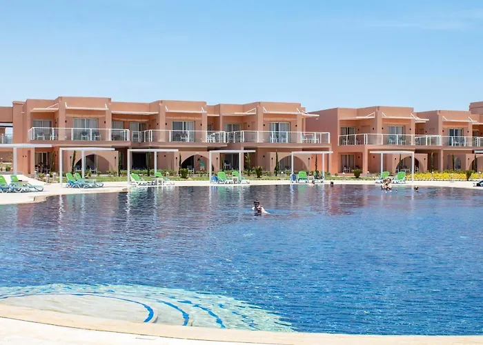 نيفرلاند سيتي - بيكالباتروس منتجع 5*
