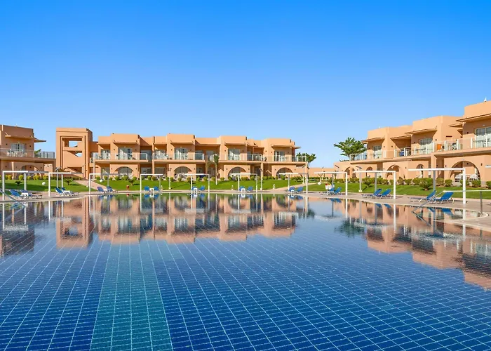 نيفرلاند سيتي - بيكالباتروس منتجع 5*